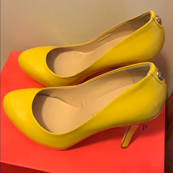 Ivanka yellow high heels - Picture 2 of 4